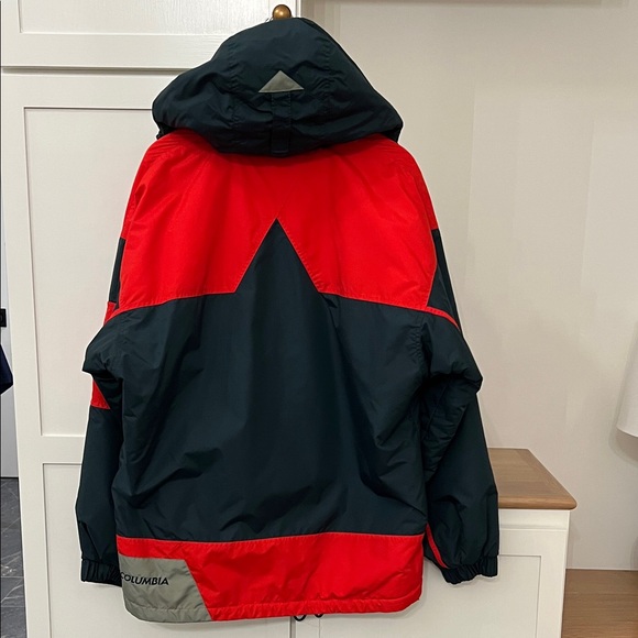 Columbia Anorak Hooded Red and Blue Jacket
Men’s Large - Picture 3 of 9